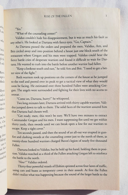 Rise of the Fallen by Chuck Black (Wars of the Realm #2, Good, 20115, Pbk, 320 pages, Multnomah)