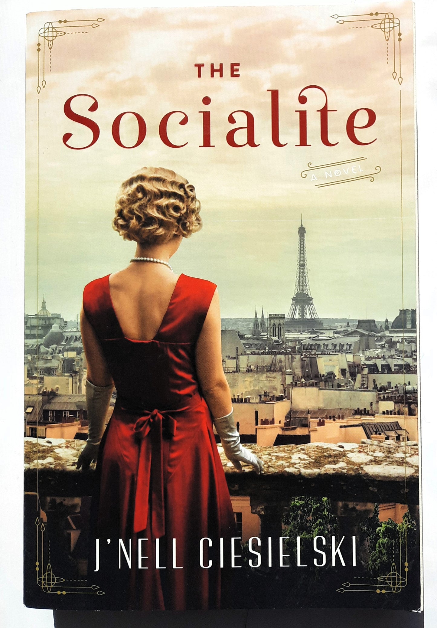 The Socialite: A Novel of WWII by J'Nell Ciesielski (New, 2020, Pbk, 368 pages, Thomas Nelson)