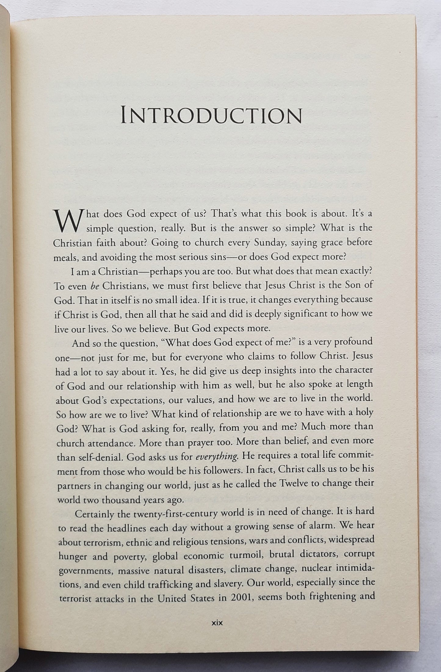 The Hole in Our Gospel von Richard Stearns (Neu m. DA, 2014, Pbk, 372 Seiten, Thomas Nelson)