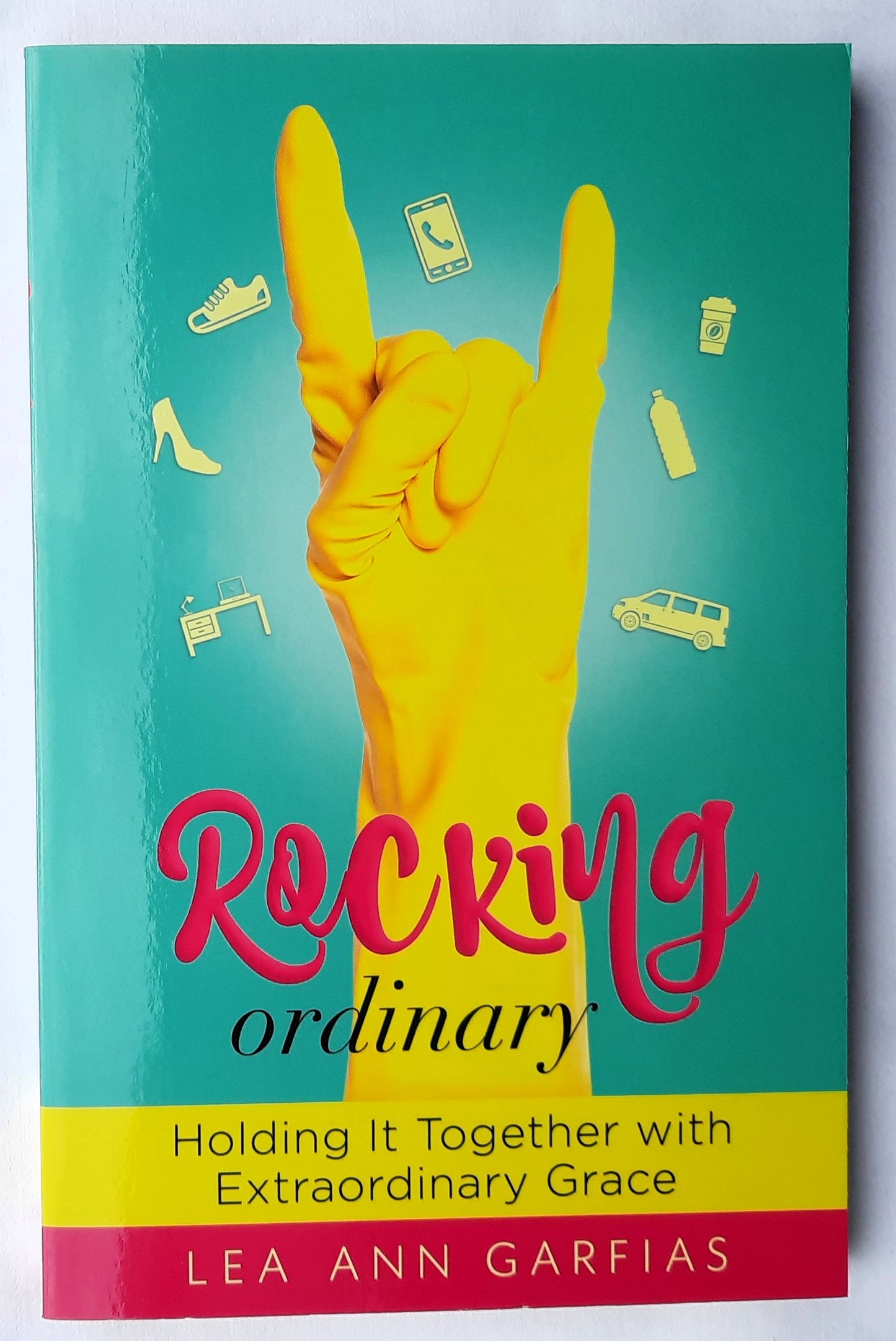 Rocking Ordinary: Holding It Together with Extraordinary Grace von Lea Ann Garfias (Neu, 2016, TB, 192 Seiten, New Leaf Publishing)