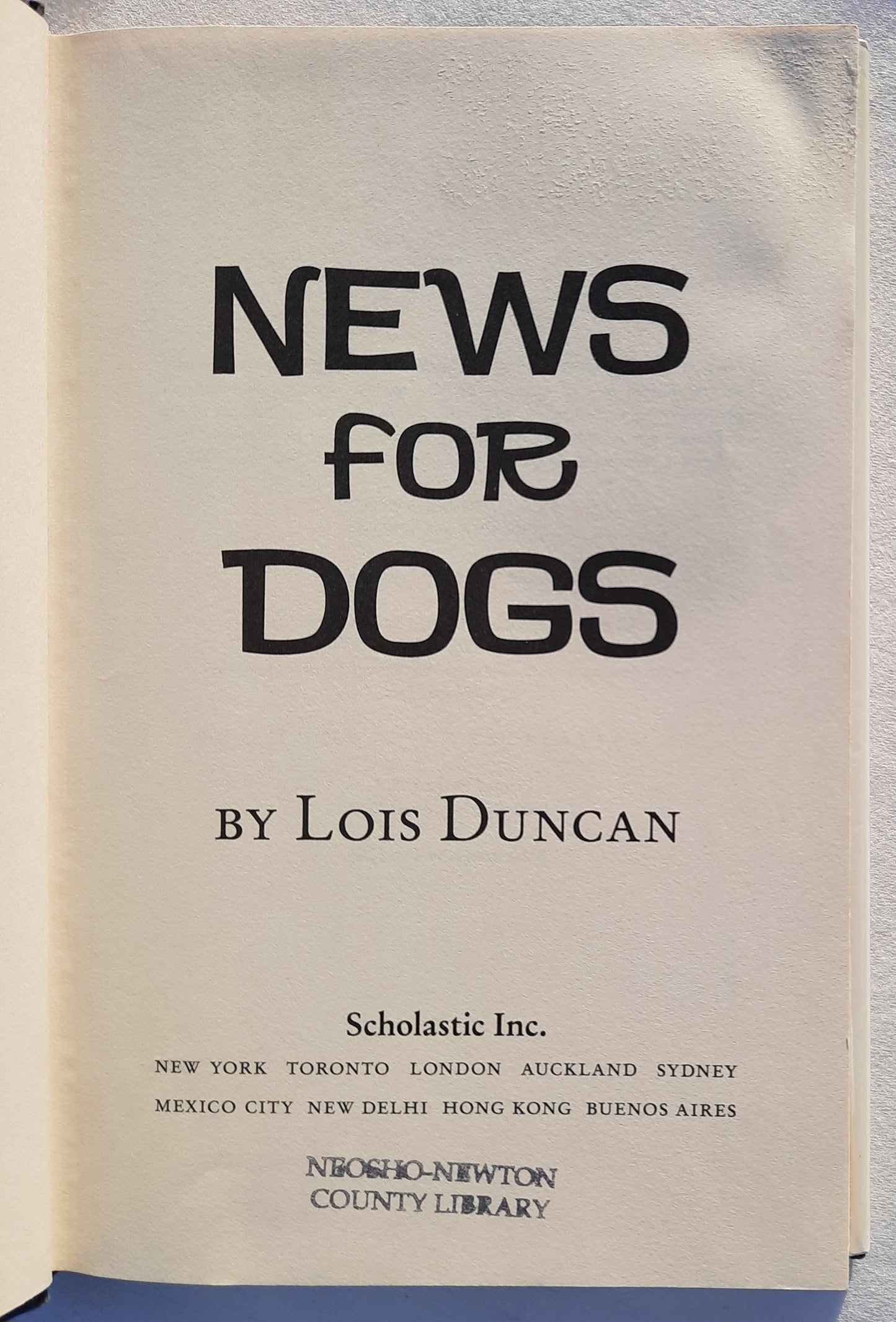 News For Dogs by Lois Duncan (Hotel for Dogs #2, Good, 2009, HC, 224 pages, Scholastic)