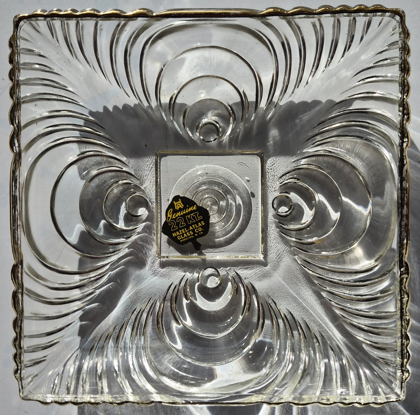 Hazel-Atlas Glass Company 6x6 Schmuck-/Süßigkeitenschale mit 22 Karat Goldrand 1930er Jahre (nahezu neuwertiger Zustand, klares Glas)