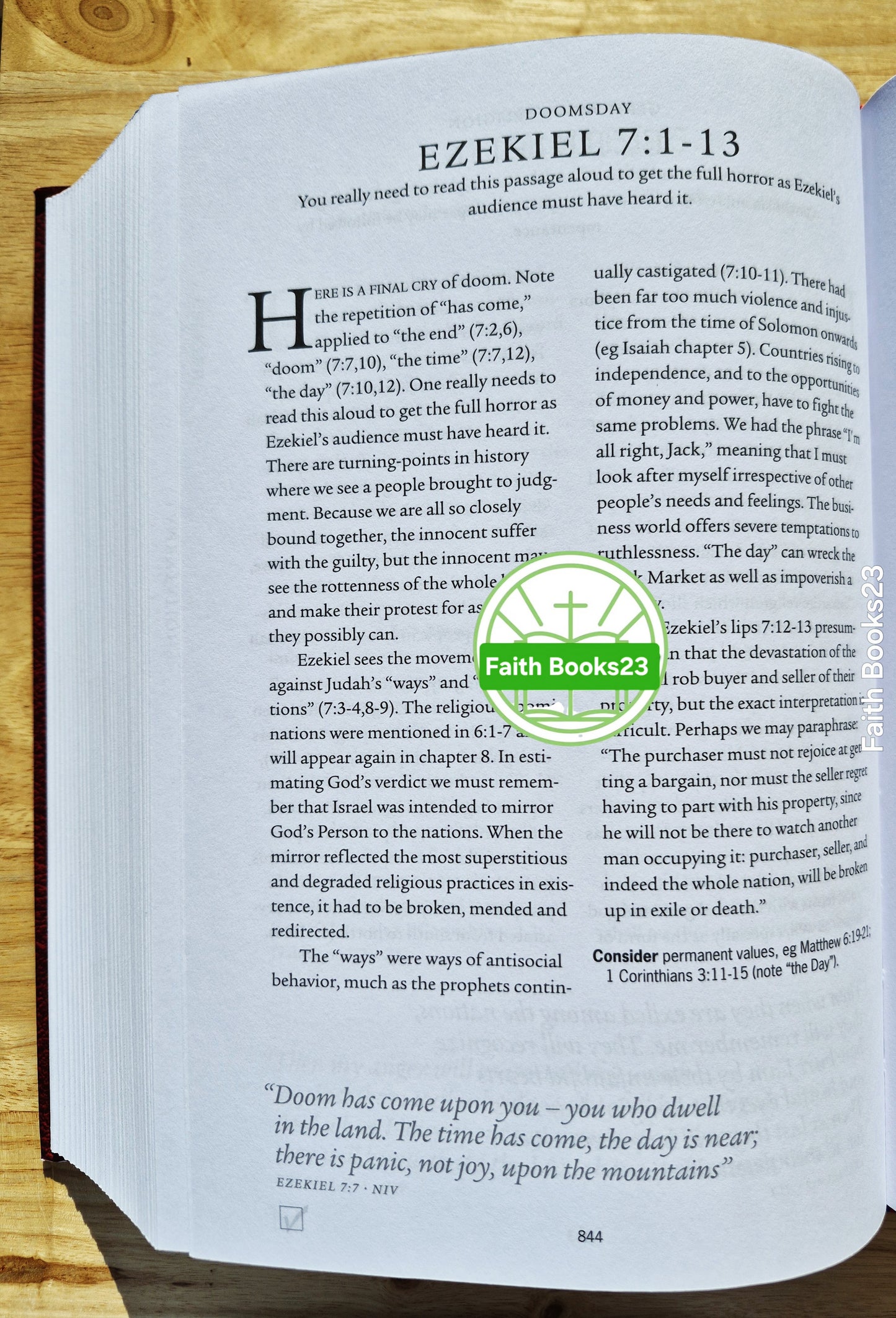 The Open Your Bible Old Testament Commentary herausgegeben von Martin Manser (Neu, 2013, Taschenbuch, 1040 Seiten, Creative4 International)