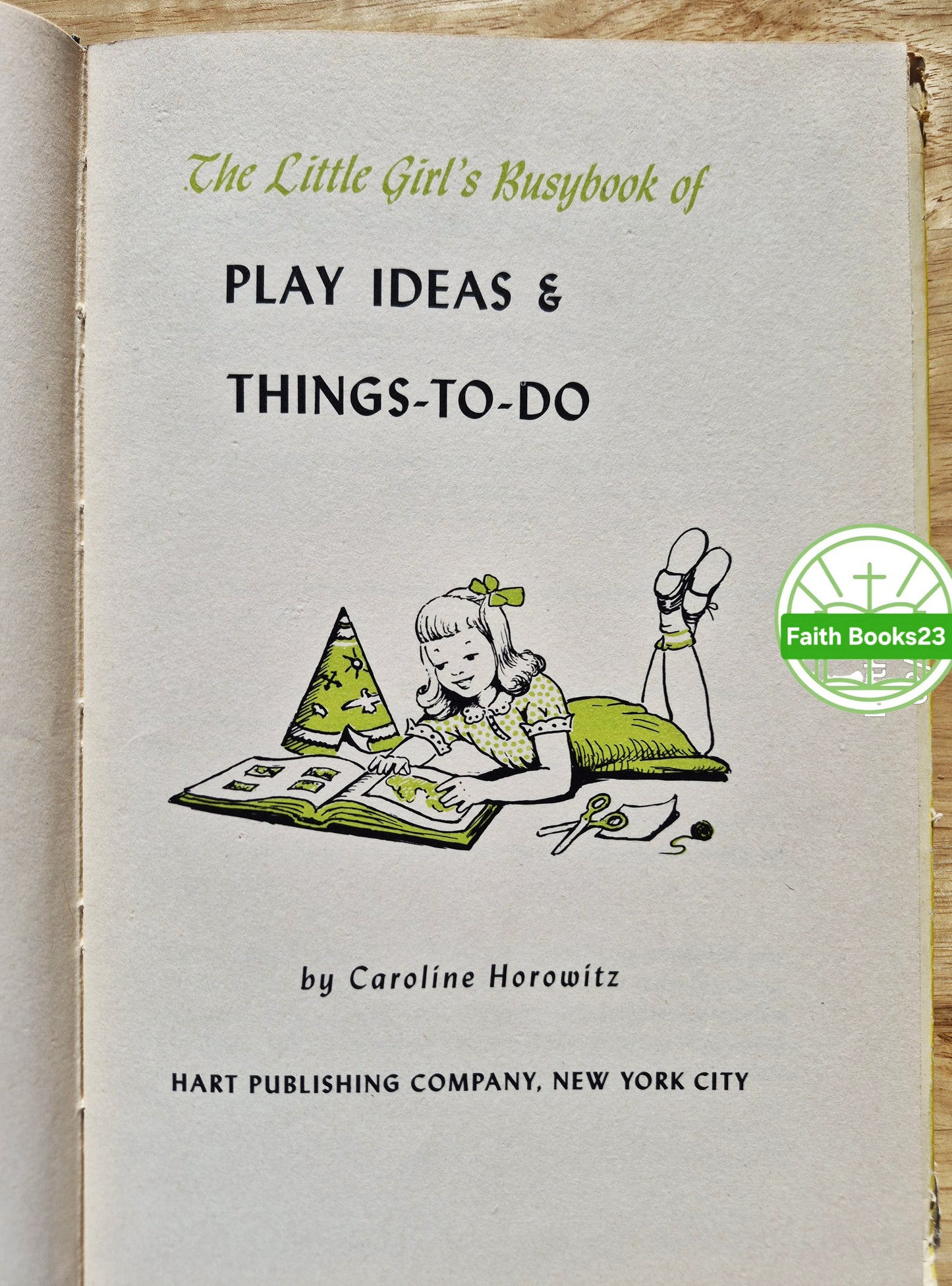 The Little Girl's Busybook of Play Ideas and Things to Do von Caroline Horowitz (Gut, 1951, HC, 95 Seiten, Hart Pub.)