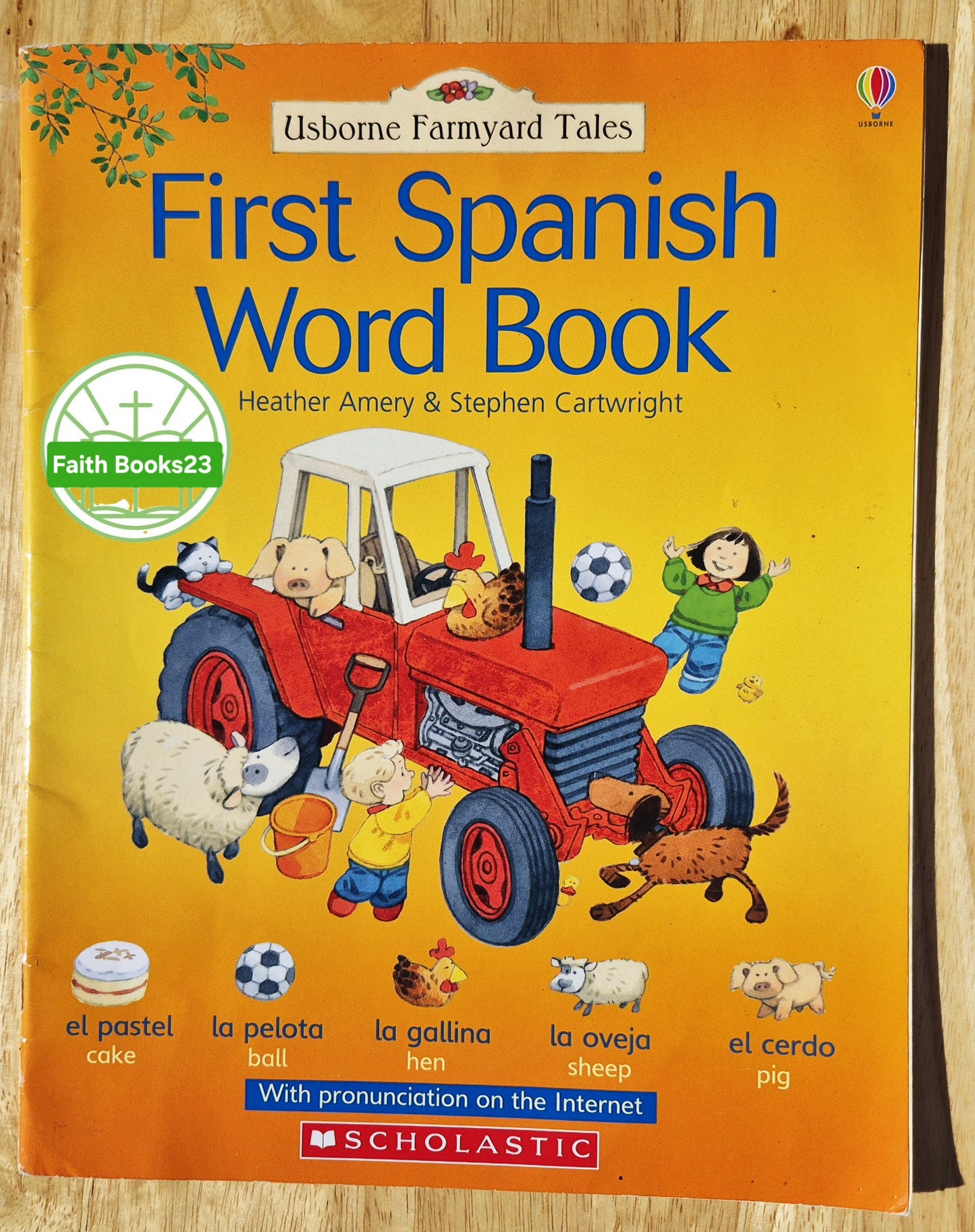 Usborne Farmyard Tales: First Spanish Word Book von Heather Amery; Stephen Cartwright (Sehr gut, 2007, Taschenbuch, 48 Seiten, Scholastic)