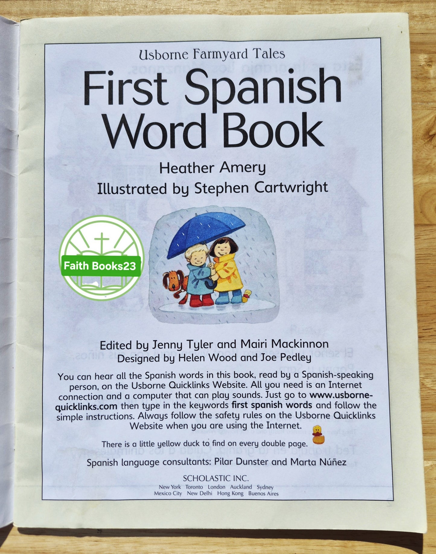 Usborne Farmyard Tales: First Spanish Word Book von Heather Amery; Stephen Cartwright (Sehr gut, 2007, Taschenbuch, 48 Seiten, Scholastic)