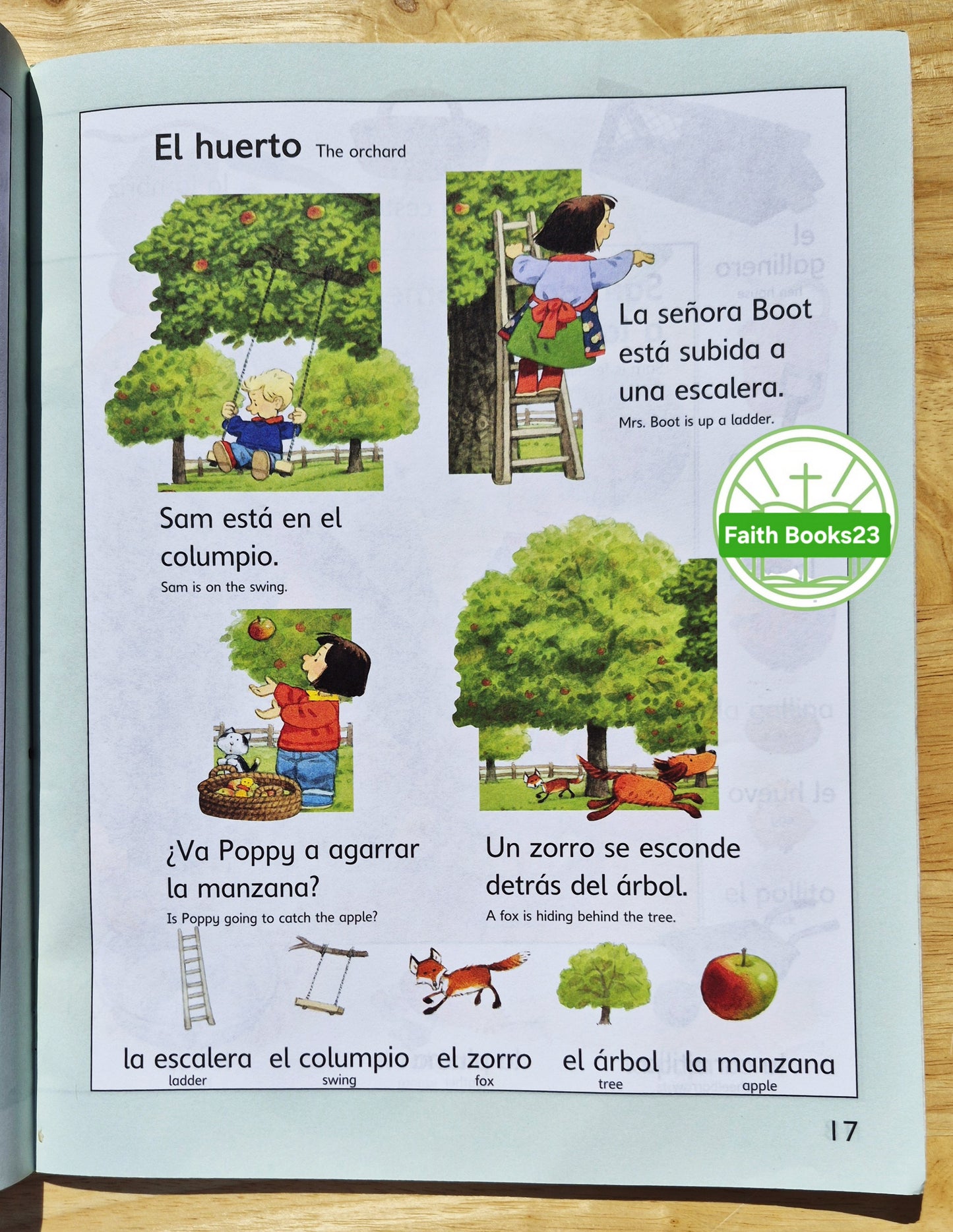 Usborne Farmyard Tales: First Spanish Word Book von Heather Amery; Stephen Cartwright (Sehr gut, 2007, Taschenbuch, 48 Seiten, Scholastic)