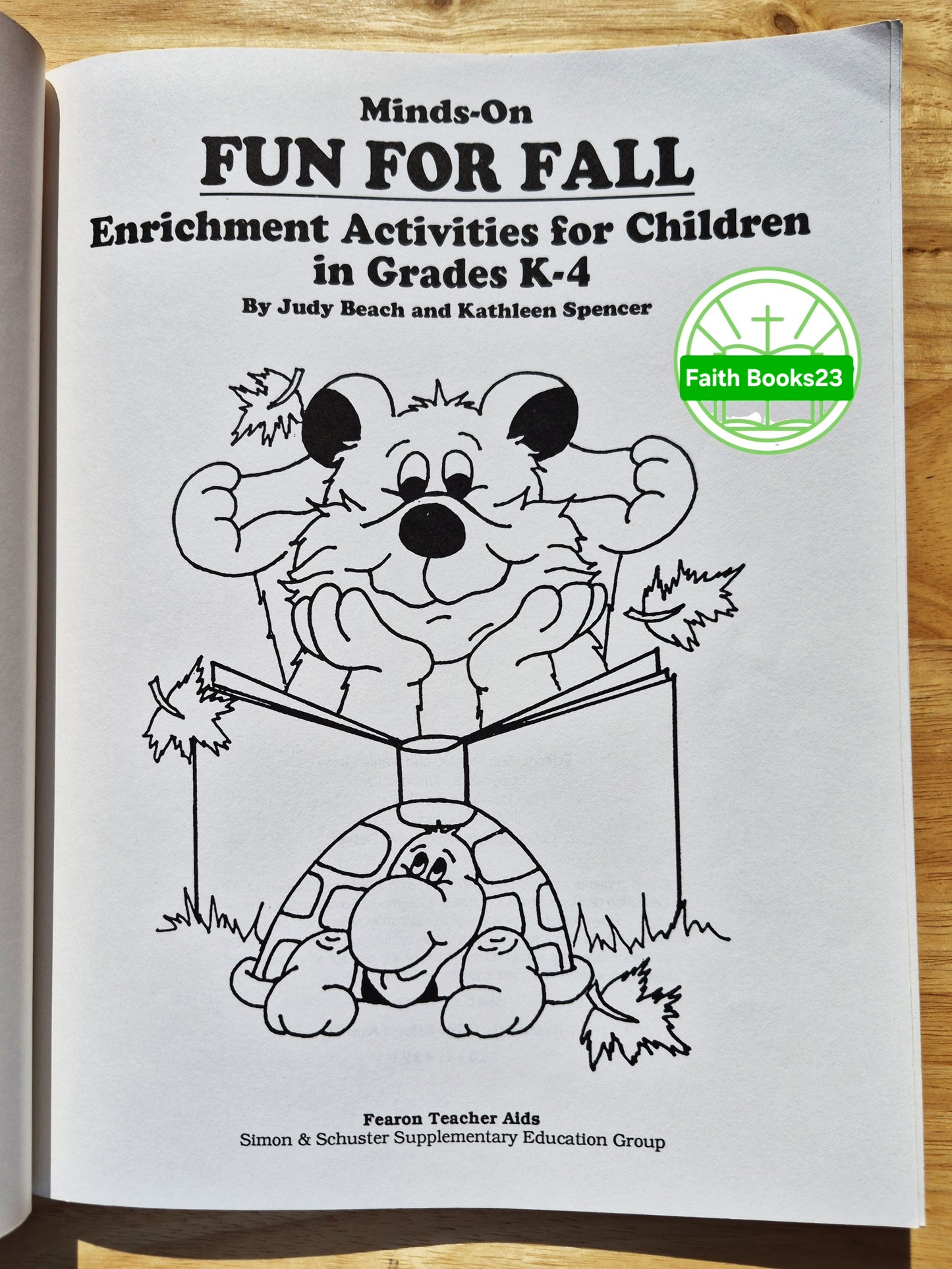 Minds-On Fun for Fall von Judy Beach; Kathleen Spencer (Sehr gut, 1992, Taschenbuch, 96 Seiten, Fearon Teacher Aids)