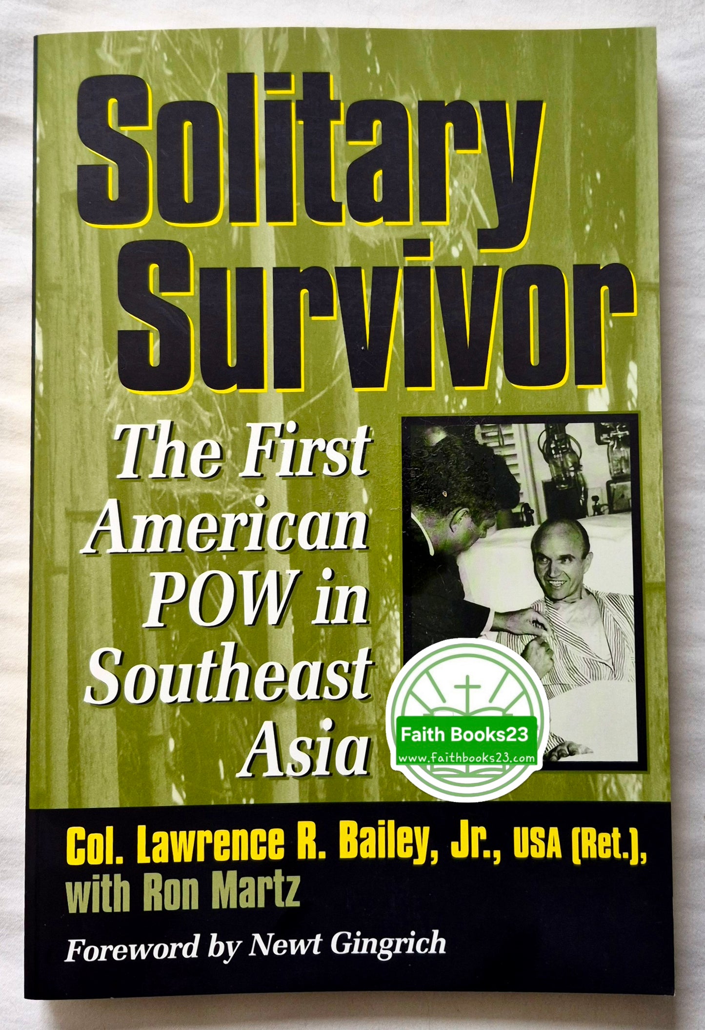 Solitary Survivor: The First American POW in Southeast Asia von Col. Lawrence R. Baily, Jr. (Ret.); Ron Martz (Sehr gut, 2003, Taschenbuch, 216 S., Brassey's Inc.)