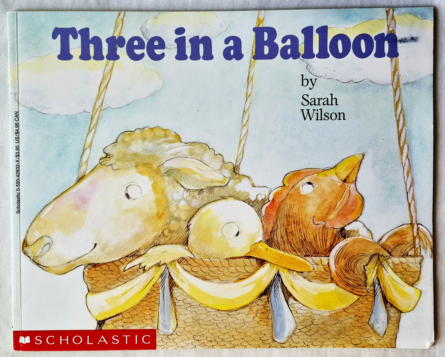 Three in a Balloon von Sarah Wilson (Sehr gut, 1990, Taschenbuch, 38 S., Scholastic)