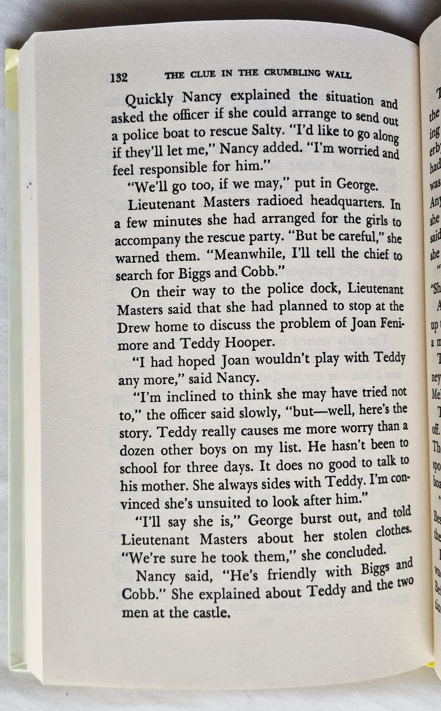 The Clue in the Crumbling Wall von Carolyn Keene (Sehr gut, 2001, gebunden, 181 Seiten, Grosset & Dunlap)