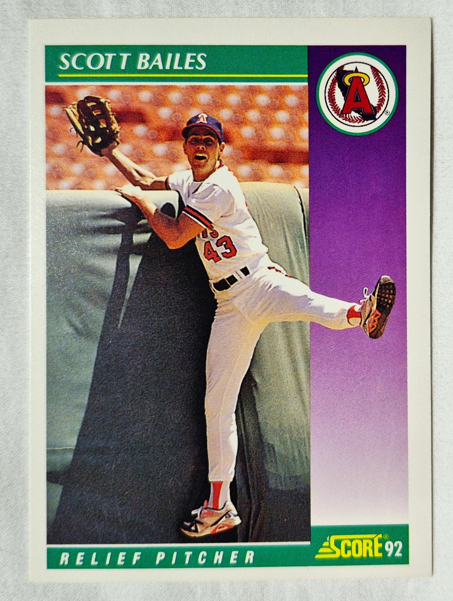 Scott Bailes California Angels Relief Pitcher 1992 Score #331 Baseballkarte (Exzellent)