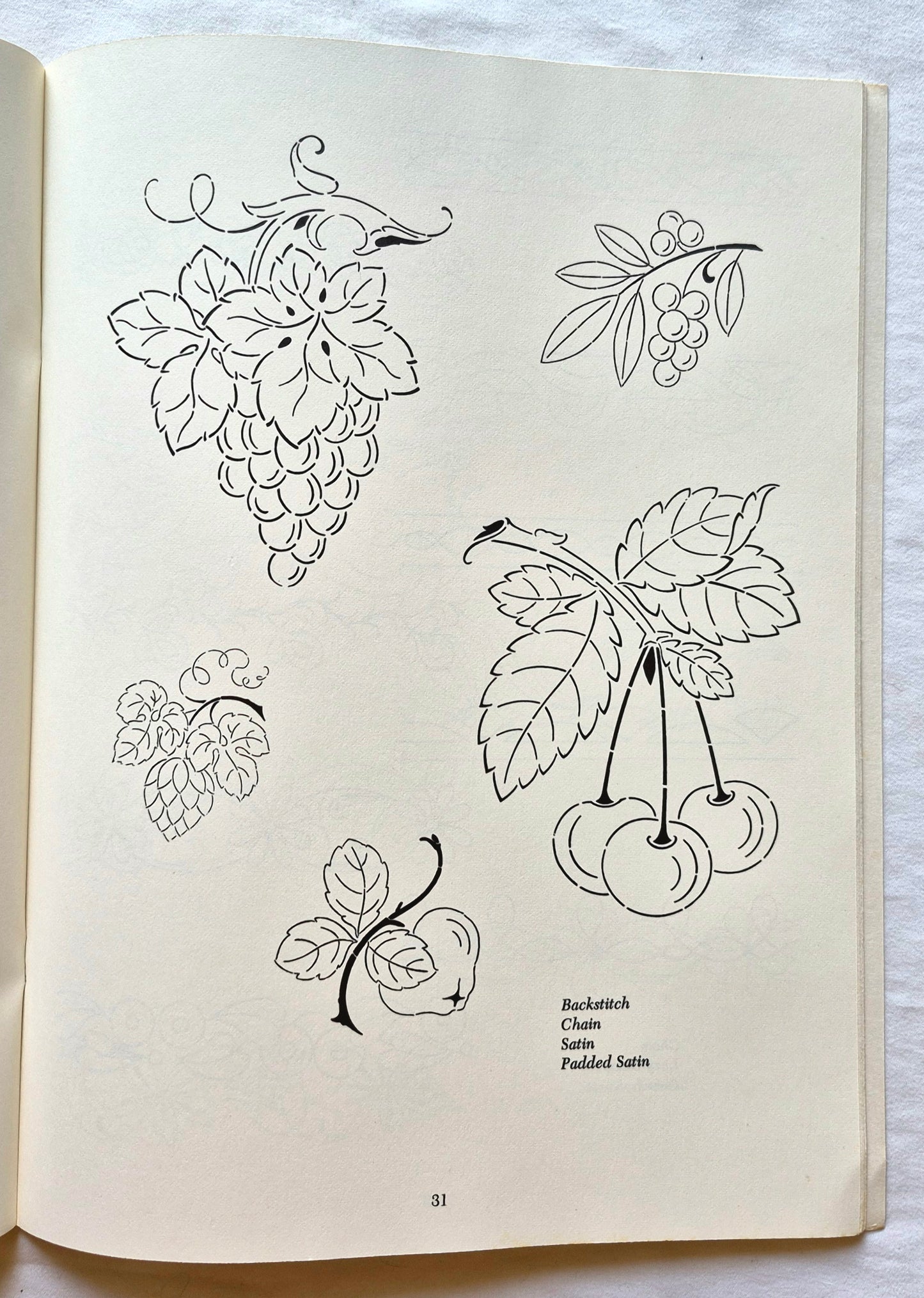 Weißstickerei: Techniken und 188 Motive von Carter Houk (Sehr gut, 1978, Broschiert, 58 Seiten, Dover)