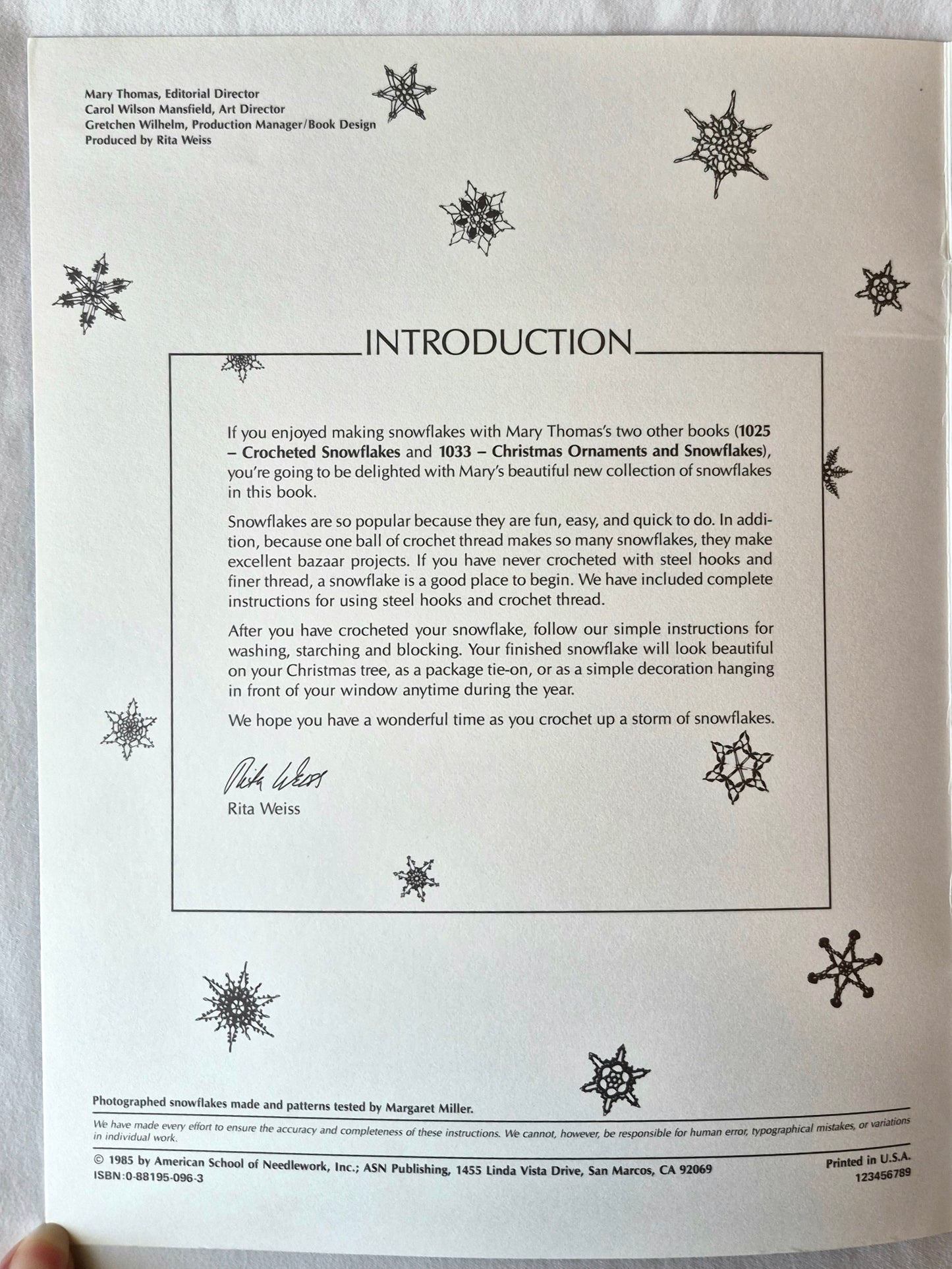 More Snowflakes in Crochet Thread by Mary Thomas (Sehr gut, 1985, Broschiert, 17 Seiten, American School of Needlework)