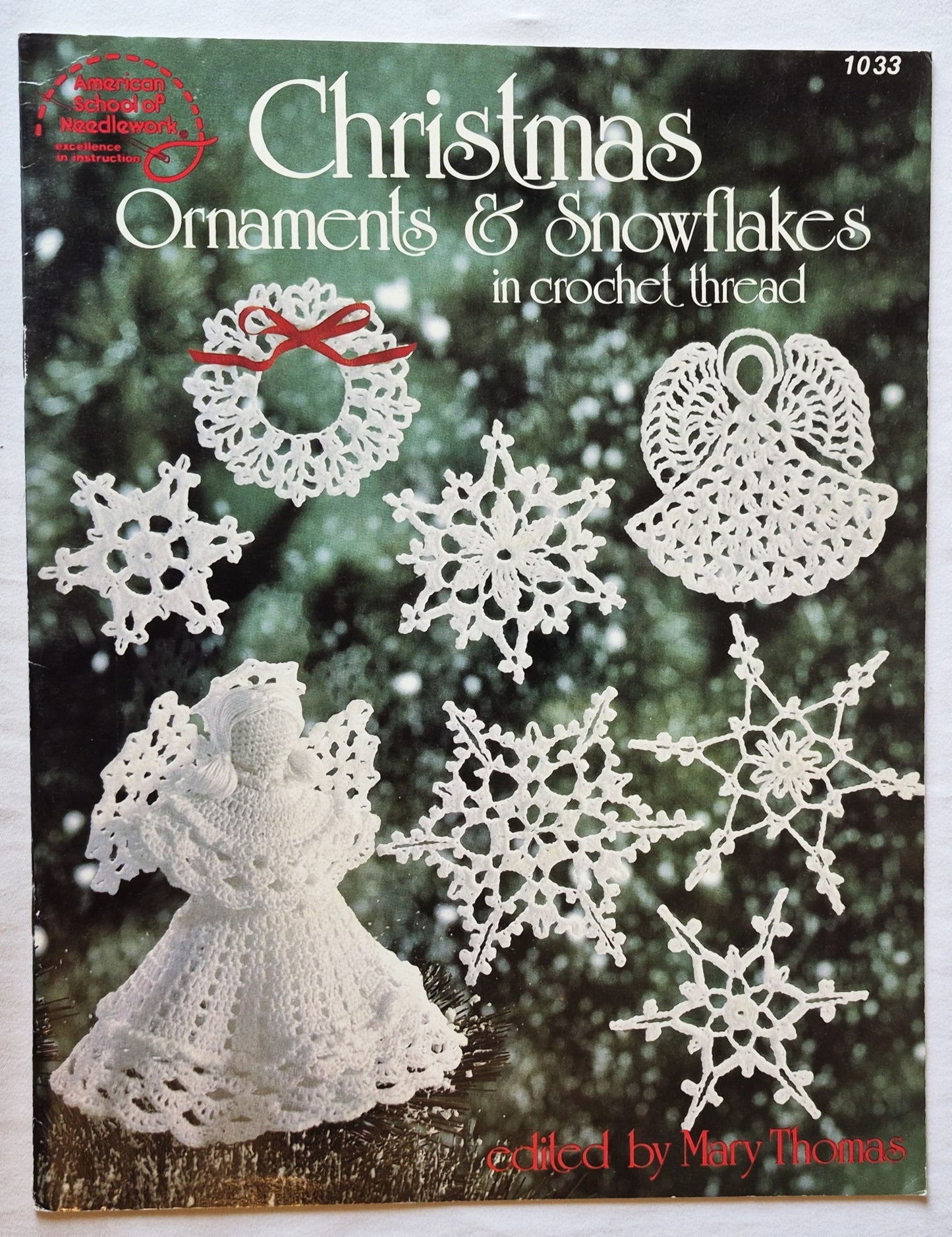 Weihnachtsornamente & Schneeflocken aus Häkelgarn von Mary Thomas (Sehr gut, 1984, Pbk, 17 Seiten, American School of Needlework)