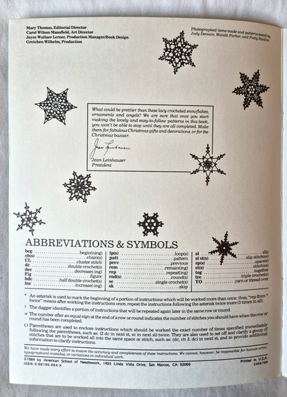 Weihnachtsornamente & Schneeflocken aus Häkelgarn von Mary Thomas (Sehr gut, 1984, Pbk, 17 Seiten, American School of Needlework)