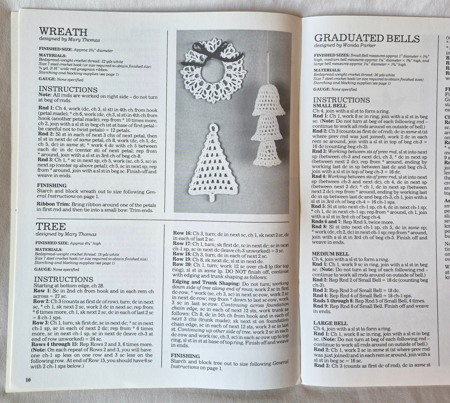 Weihnachtsornamente & Schneeflocken aus Häkelgarn von Mary Thomas (Sehr gut, 1984, Pbk, 17 Seiten, American School of Needlework)