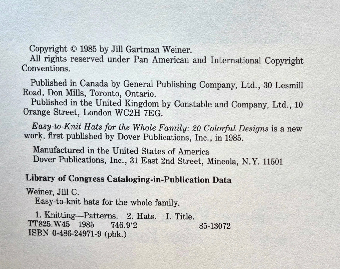 Easy-to-Knit Hats for the Whole Family von Jill C. Weiner (Sehr gut, 1985, Taschenbuch, 32 Seiten, Dover)
