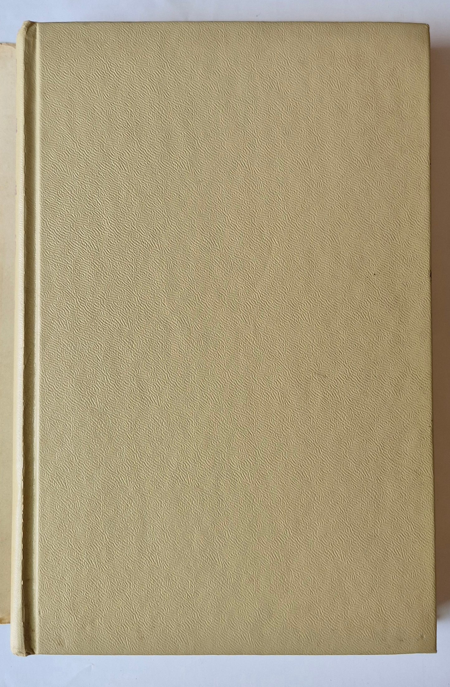 The Shrouded Walls & The Dark Shore von Susan Howatch (Gut, 1968, Gebunden, 380 Seiten, Stein & Day)