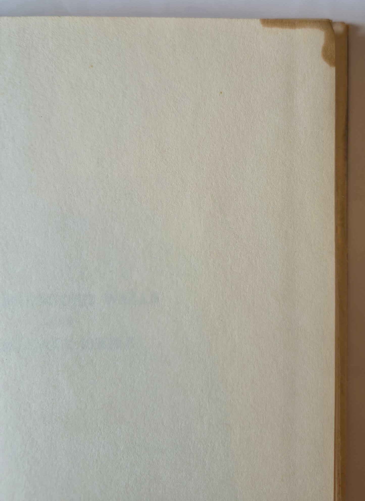 The Shrouded Walls & The Dark Shore von Susan Howatch (Gut, 1968, Gebunden, 380 Seiten, Stein & Day)