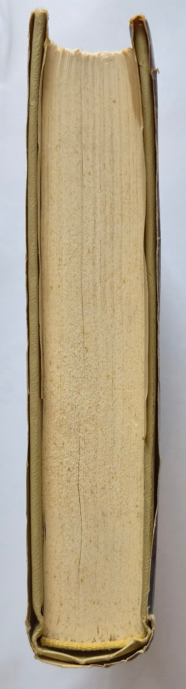 The Shrouded Walls & The Dark Shore von Susan Howatch (Gut, 1968, Gebunden, 380 Seiten, Stein & Day)