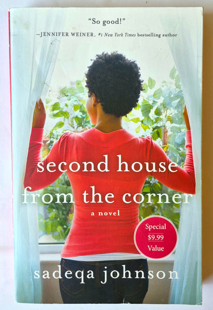 Second House from the Corner von Sadeqa Johnson (Sehr gut, 2021, Pbk, 294 Seiten, St. Martin's Press)