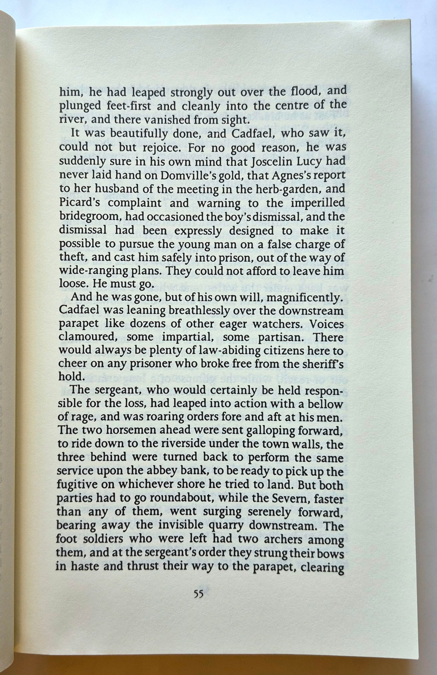 Die Chroniken des Bruder Cadfael (Der fromme Dieb, Mord im Kloster, Ein Sarg zuviel, Der Rosenmord) von Ellis Peters (Gut, 1995, Taschenbuch, 848 Seiten, Quality Paperback Book Club)