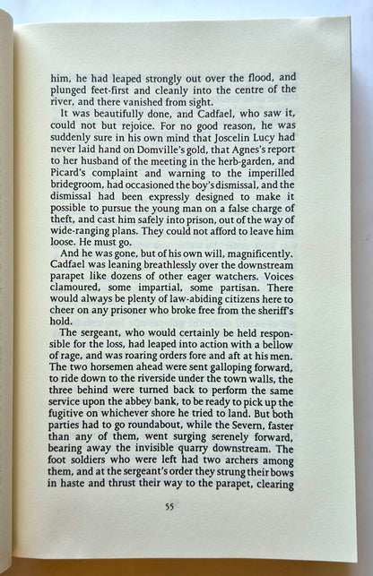 Die Chroniken des Bruder Cadfael (Der fromme Dieb, Mord im Kloster, Ein Sarg zuviel, Der Rosenmord) von Ellis Peters (Gut, 1995, Taschenbuch, 848 Seiten, Quality Paperback Book Club)