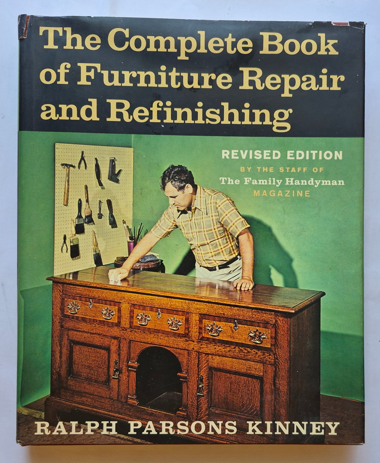 The Complete Book of Furniture Repair and Refinishing von Ralph Parsons Kinney (Sehr gut, 1971, gebunden, 276 Seiten, Charles Scribner's Sons)