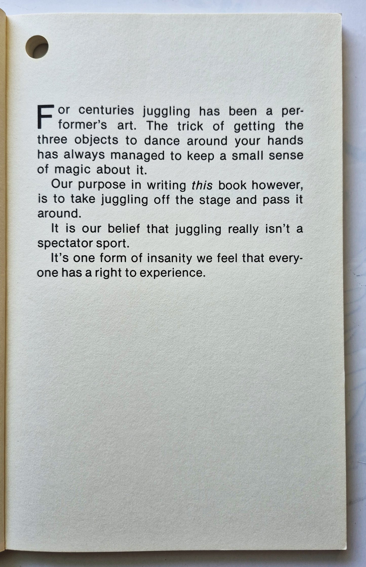 Juggling for the Complete Klutz von John Cassidy; B.C. Rimbeaux (Sehr gut, 1981, Taschenbuch, 69 Seiten, Kluz Press)