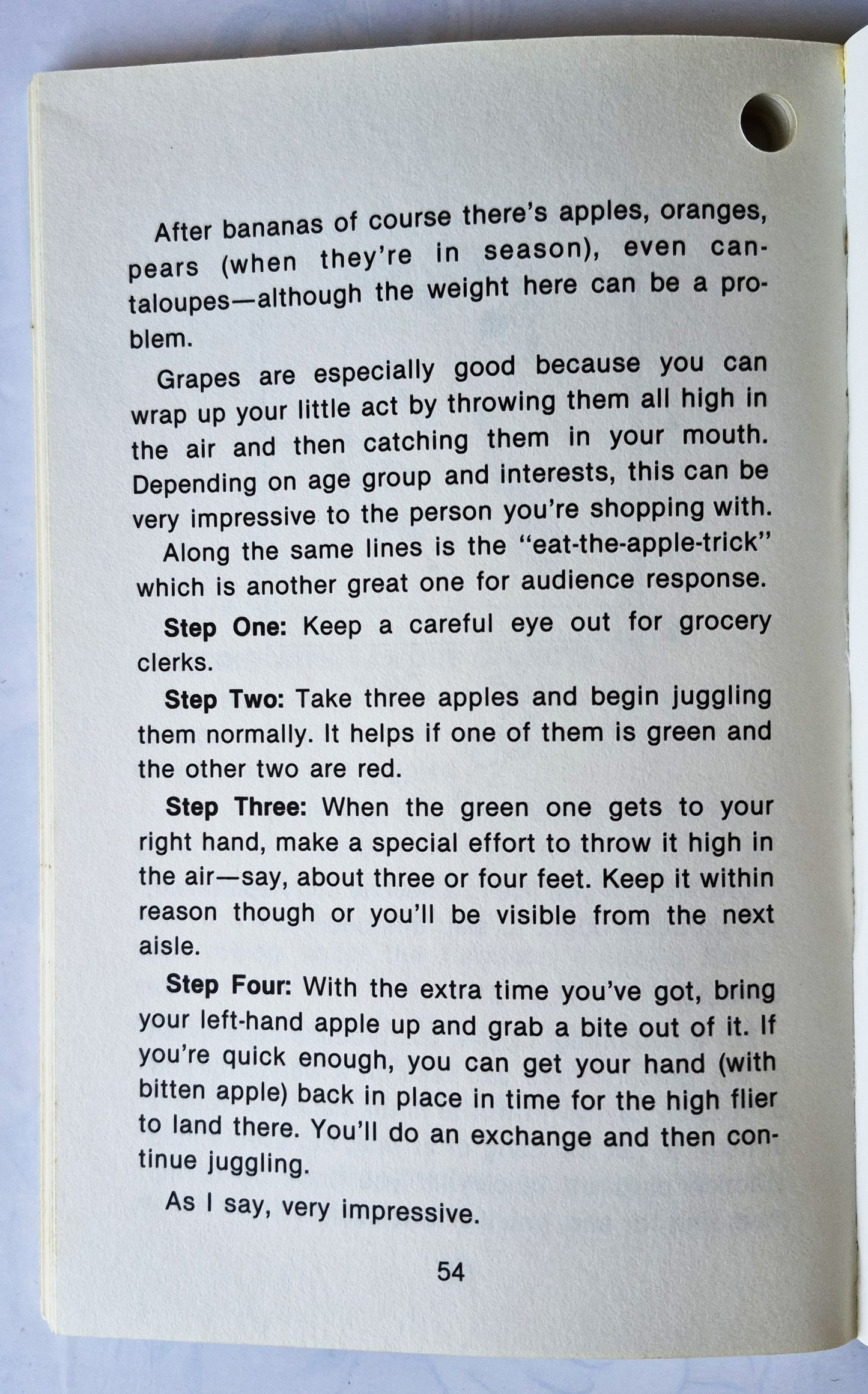 Juggling for the Complete Klutz von John Cassidy; B.C. Rimbeaux (Sehr gut, 1981, Taschenbuch, 69 Seiten, Kluz Press)