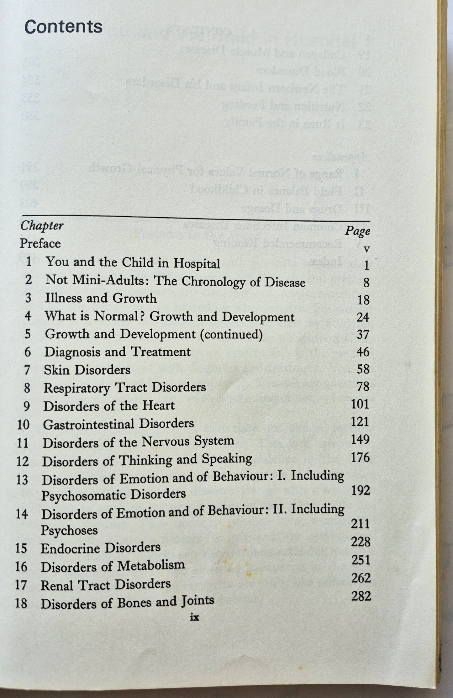 Paediatrics von John Apley (Gut, Erstausgabe 1973, Taschenbuch, 431 Seiten, Bailliere Tindall)