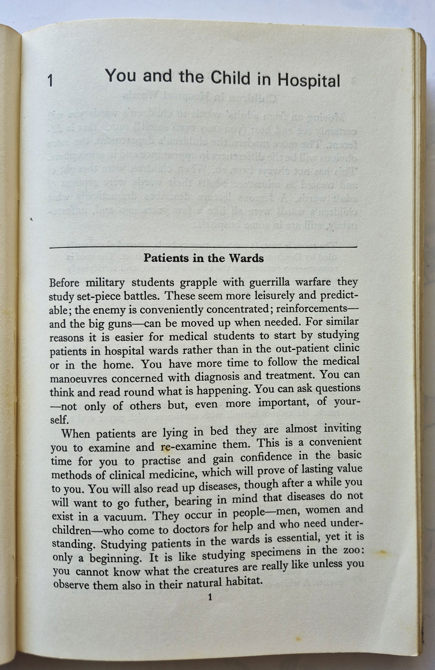 Paediatrics von John Apley (Gut, Erstausgabe 1973, Taschenbuch, 431 Seiten, Bailliere Tindall)