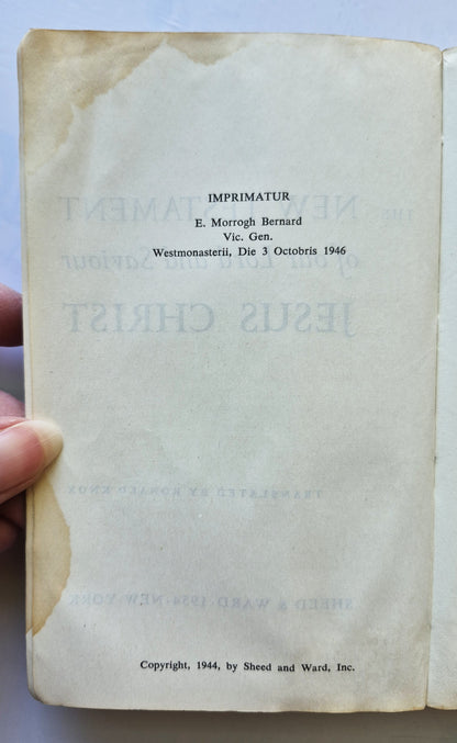 Das Neue Testament Unseres Herrn und Retters Jesus Christus, übersetzt von Ronald Knox (Gut, 1954, Taschenbuch, 697 Seiten, Sheed & Ward)