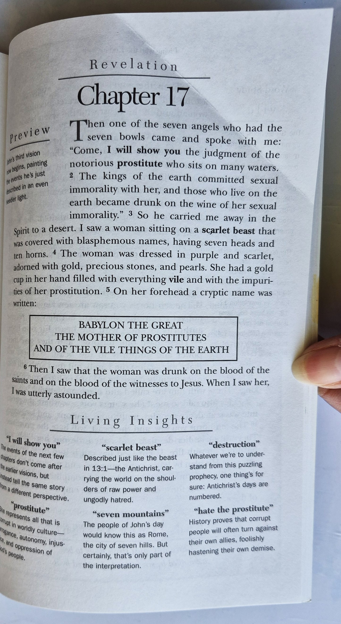 Living with the End in Sight: Meditations on the Book of Revelation by Kendell H. Easley (Sehr gut, 2000, Taschenbuch, 100 S., Holman Bible Pub.)