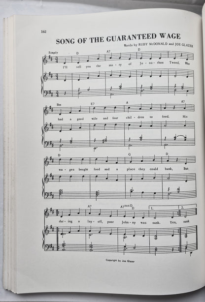 Songs of Work and Protest: 100 Favorite Songs of American Workers von Edith Fowke; Joe Glazer (Gut, 1973, Taschenbuch, 209 Seiten, Dover)