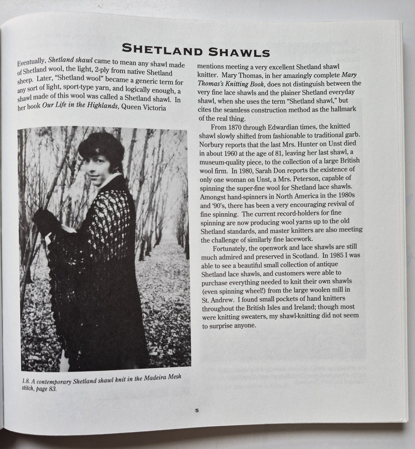 Traditional Knitted & Lace Shawls by Martha Waterman (Sehr gut, 1993, Taschenbuch, 168 Seiten, Dos Tejedoras)