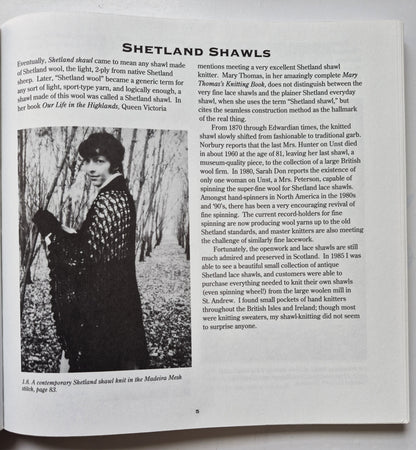 Traditional Knitted & Lace Shawls by Martha Waterman (Sehr gut, 1993, Taschenbuch, 168 Seiten, Dos Tejedoras)