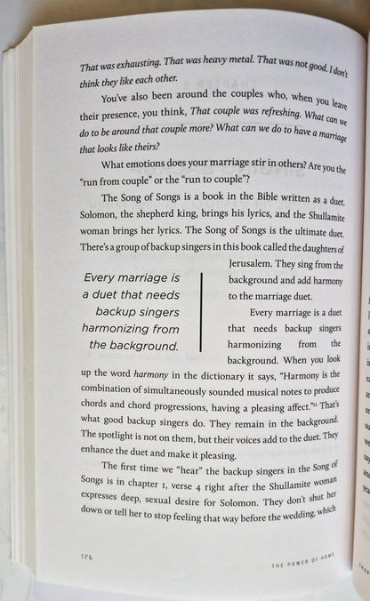 Jesus Calling: Tägliche Andachten für das ganze Jahr von Sarah Young (Gut, 2004, wattierter HC, 382 Seiten, Thomas Nelson)