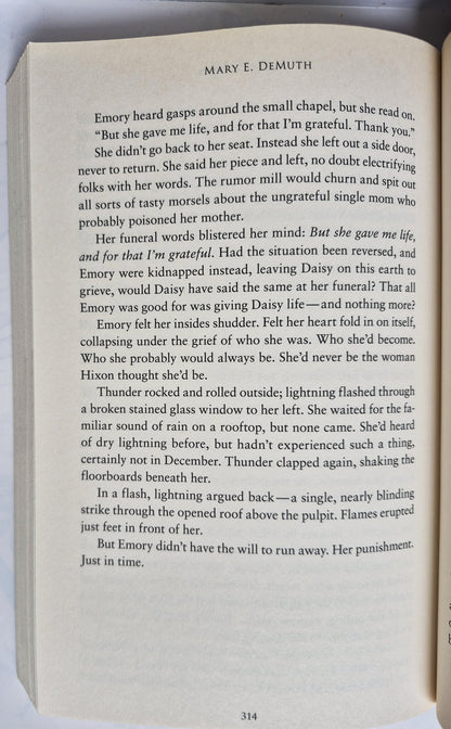 A Slow Burn by Mary DeMuth - Defiance, Texas #2, Very good, 2009, Pbk, 367 pgs, Zondervan