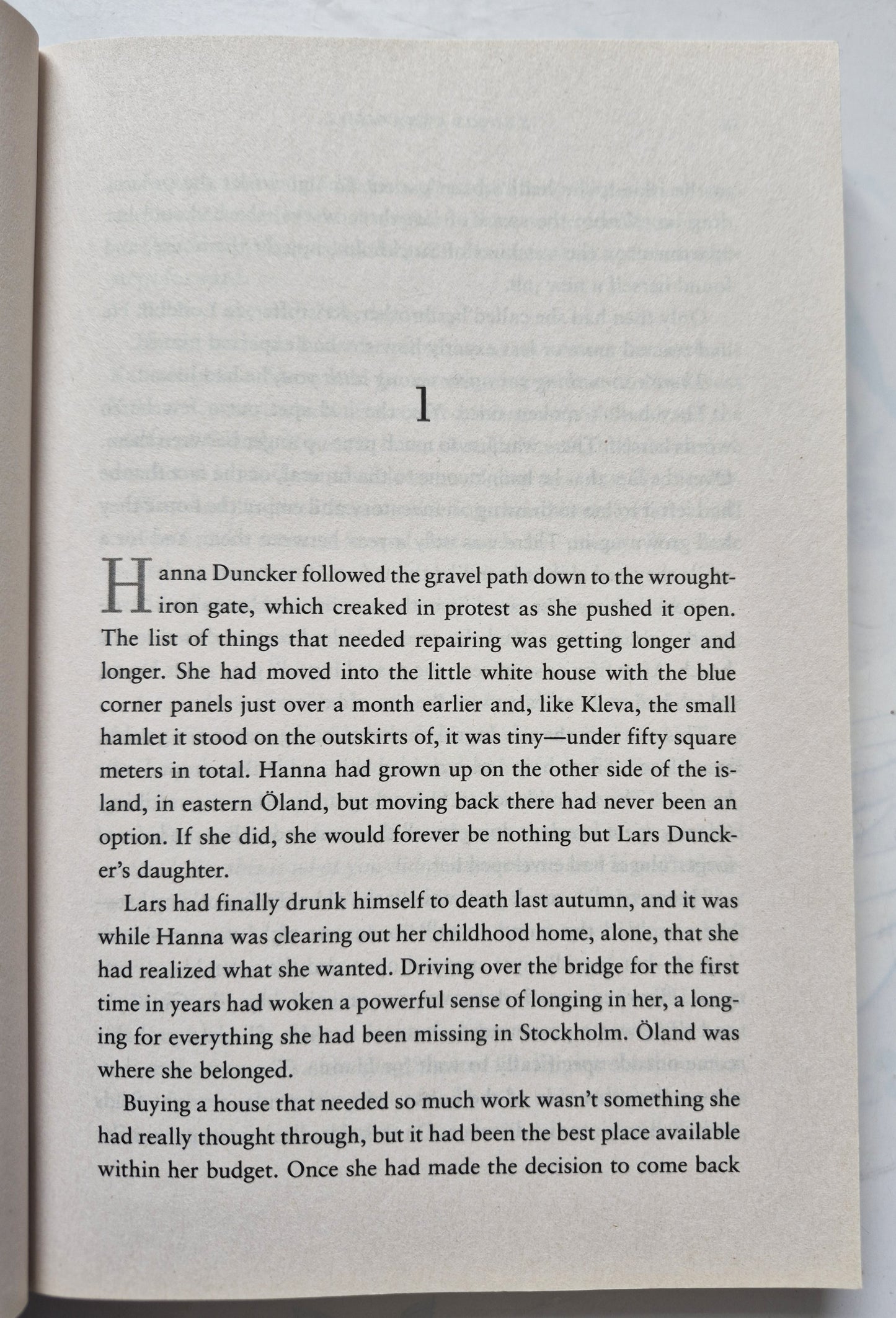 The Night Singer by Johanna Mo-Very good, 2021, Pbk, 434 pgs, Penguin
