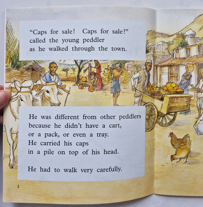 The Peddler's Caps by Annette Smith; Naomi Lewis (Very good, 2002, Pbk, 16 pgs, Rigby PM Coll.)