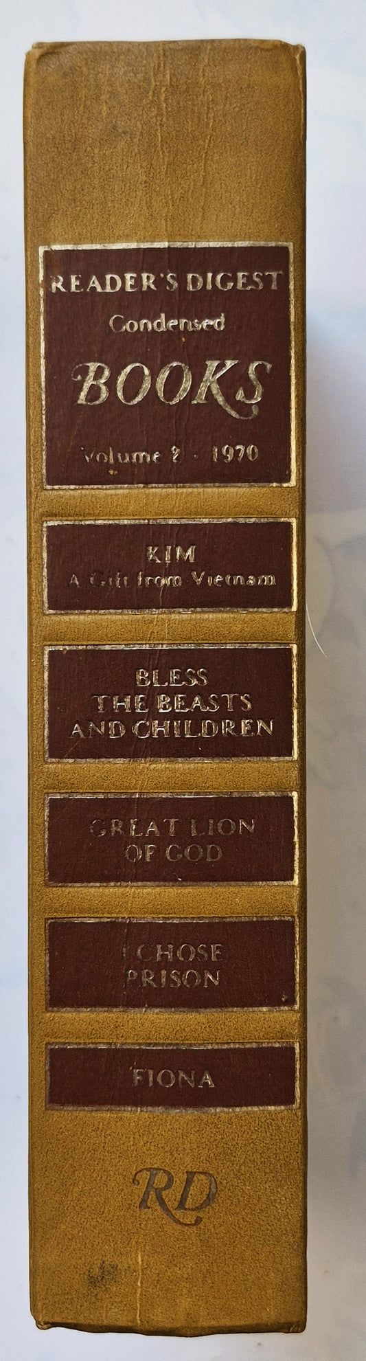 Reader's Digest Condensed Books Vol. 2 1970: Kim by Frank Chinnock; Bless the Beasts and Children by Glendon Swarthout; Great Lion of God by Taylor Caldwell; I Chose Prison by James Bennett; Fiona by Catherine Gaskin (Very good, HC, 600 pgs)