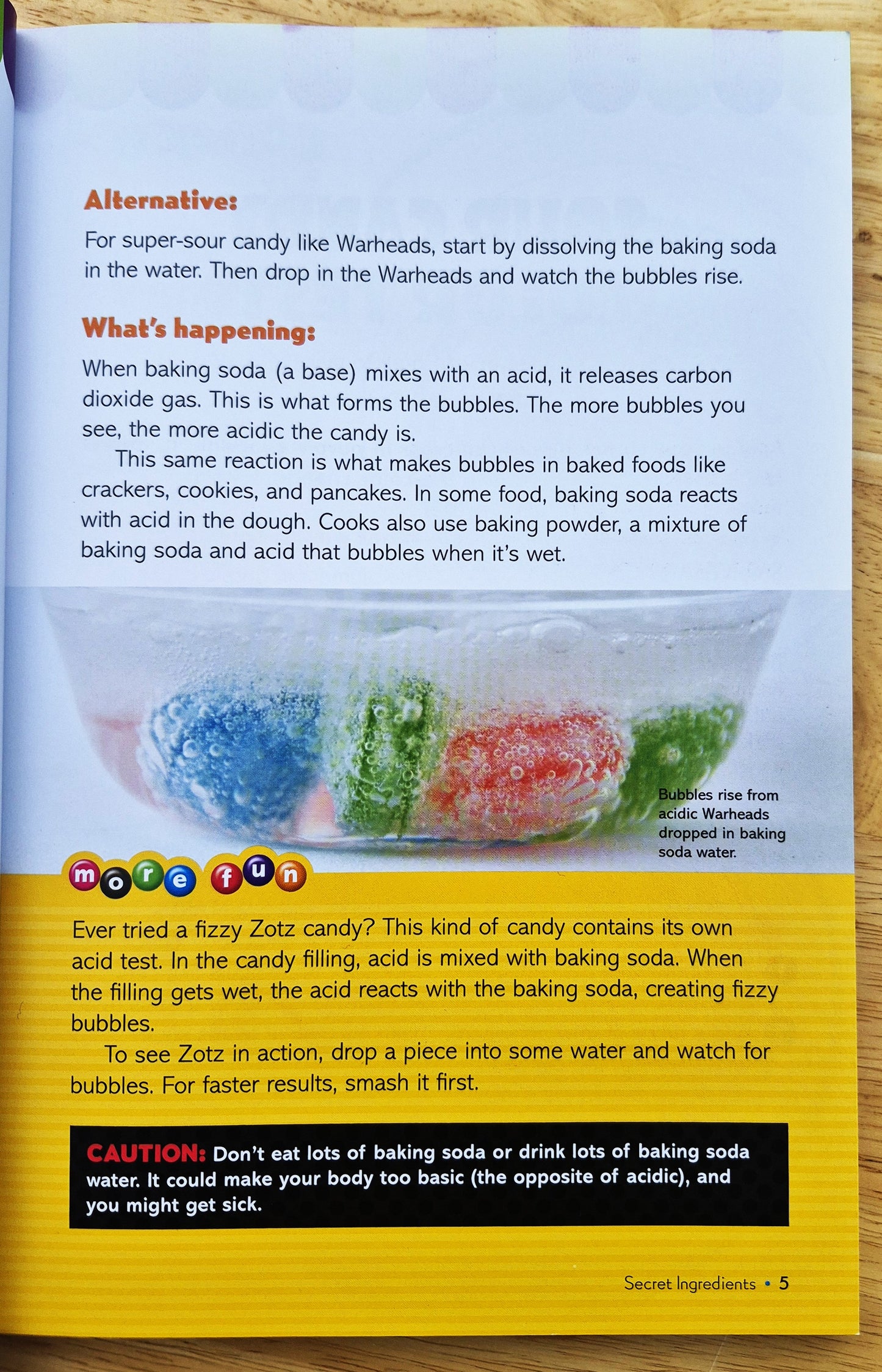 Experimentos con dulces, de Loralee Leavitt (Muy bueno, 2012, rústica, 164 págs., Andrews McMeel Publishing)