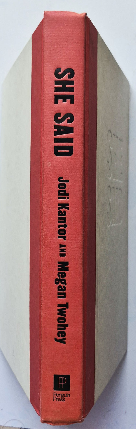 Ella dijo: Rompiendo la historia de acoso sexual que ayudó a encender un movimiento por Jodi Kantor; Megan Twohey (Good, 2019, HC, 310 págs, Penguin Press)