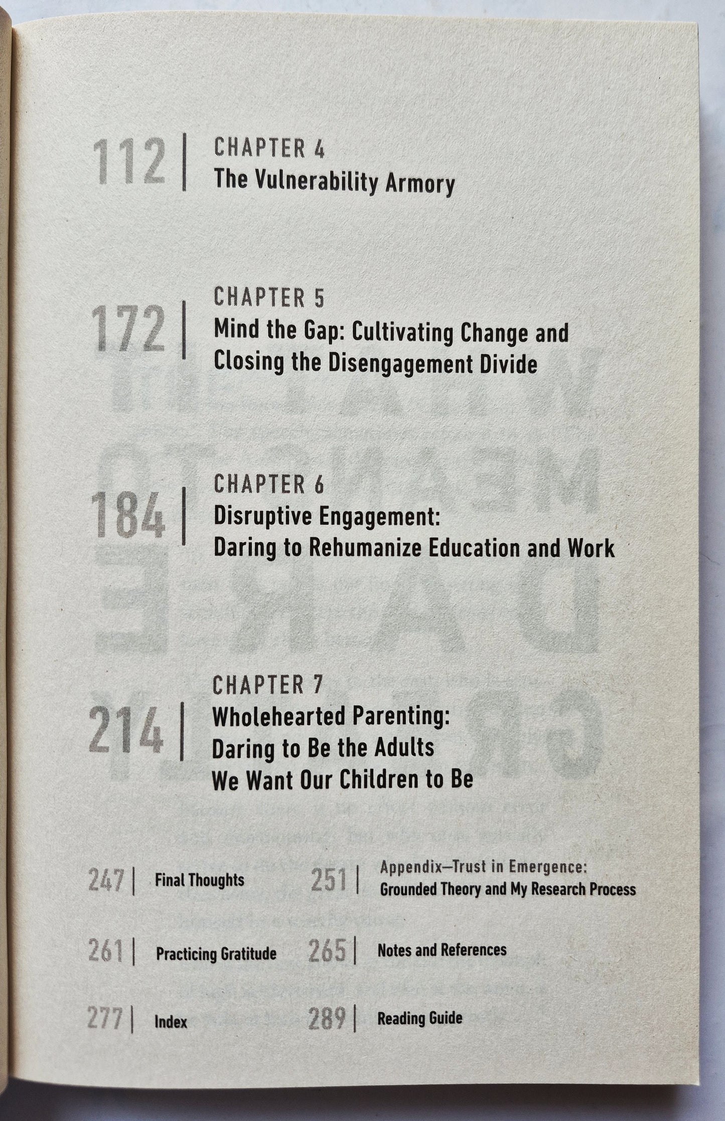 Daring Greatly: How the Courage to Be Vulnerable Transforms the Way We Live, Love, Parent, and Lead por Brene Brown (Muy bueno, 2015, Tapa blanda, 303 págs., Avery)