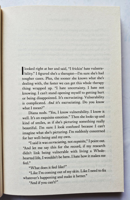 Daring Greatly: How the Courage to Be Vulnerable Transforms the Way We Live, Love, Parent, and Lead por Brene Brown (Muy bueno, 2015, Tapa blanda, 303 págs., Avery)