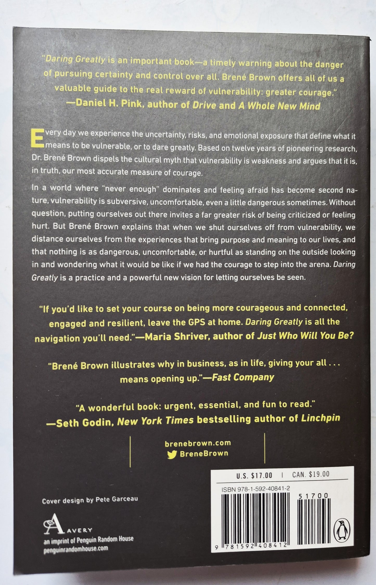 Daring Greatly: How the Courage to Be Vulnerable Transforms the Way We Live, Love, Parent, and Lead por Brene Brown (Muy bueno, 2015, Tapa blanda, 303 págs., Avery)