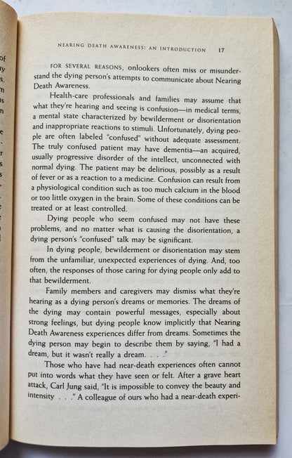 Seltsamer als Fiktion: Merkwürdige Geschichten und gespenstische Ereignisse von Martin Walsh (Sehr gut, 1973, Taschenbuch, 109 Seiten, Scholastic)
