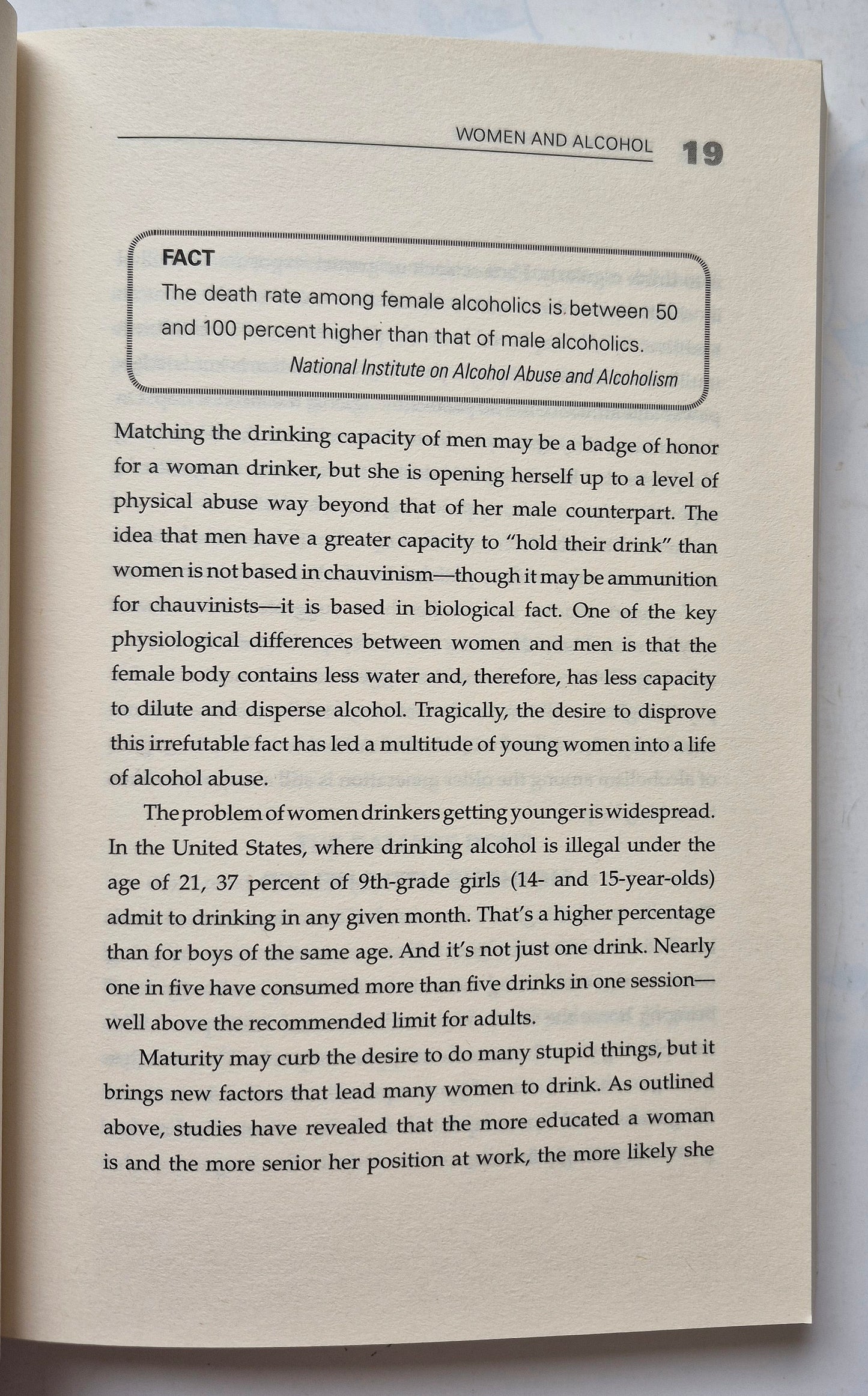 Trivia and More Trivia por Dan Carlinsky; Edwin Goodgold (Muy bueno, 1966, Tapa dura, 268 páginas, Castle Books)